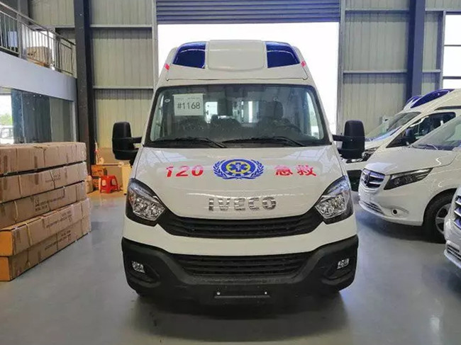 帶負(fù)壓的依維柯救護(hù)車(chē)新工藝制作外觀時(shí)尚美觀，功能實(shí)用